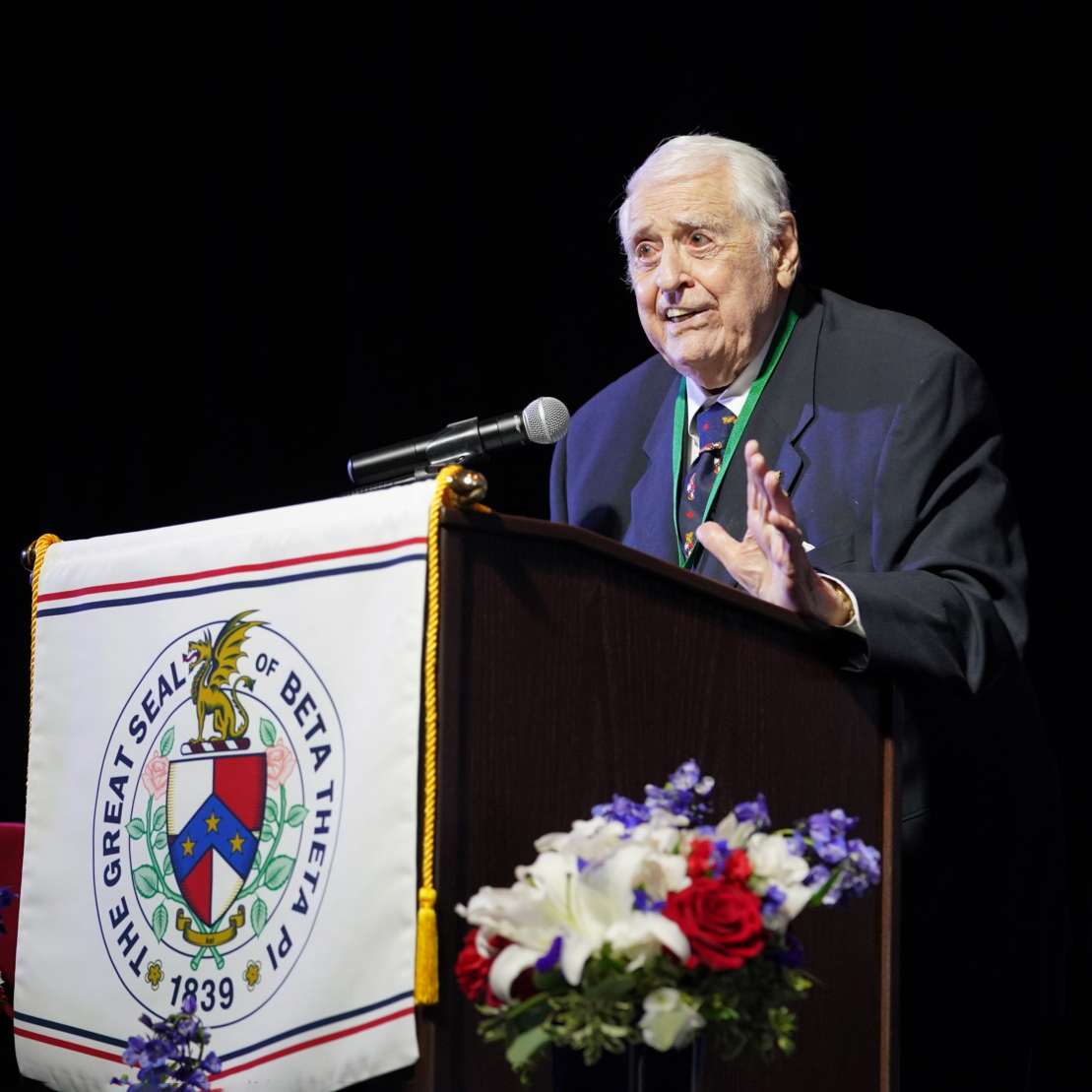 Bert Bates delivers his acceptance remarks for winning Beta's Shepardson Award at the 182nd General Convention in Oxford, Ohio.