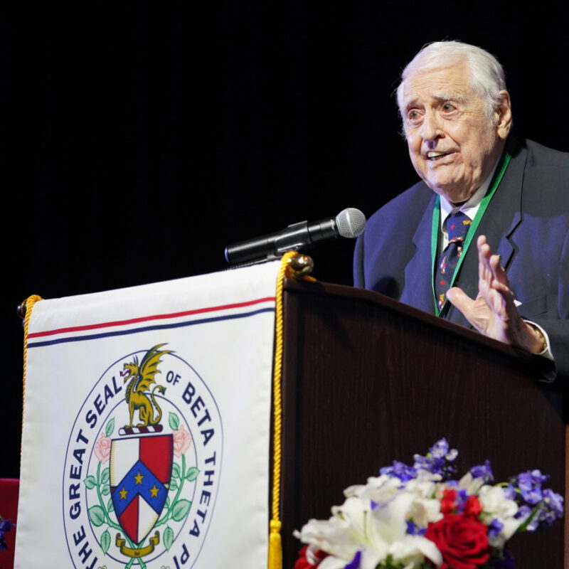 Bert Bates delivers his acceptance remarks for winning Beta's Shepardson Award at the 182nd General Convention in Oxford, Ohio.